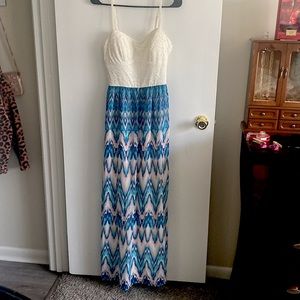 long dress, it is fresh with straps in size L